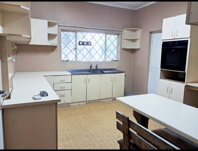 3 BEDROOM HOUSE RENTED IN LORRAINE